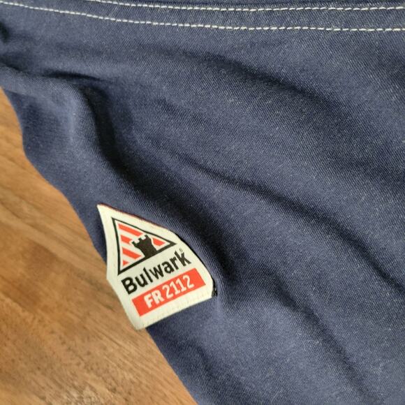 Bulwark FR QT30 iQ Series Comfort Knit Short Sleeve Tee Chest Pocket Size Small - Picture 4 of 11